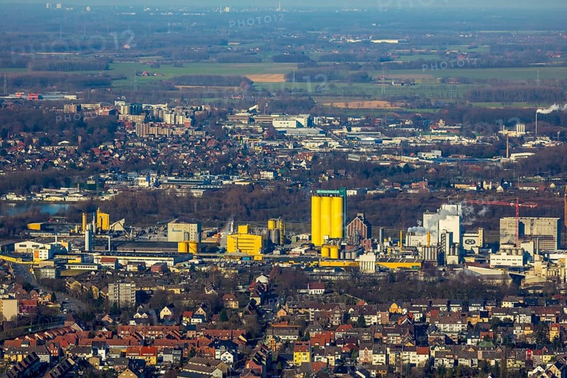 Aerial view, residential area and industrial facilities, Hamm harbour, Ölmühle Brökelmann, Brölio, silo tanks, Speicherstraße, Hamm, Ruhr area, North Rhine-Westphalia, Germany, Brökelmann + Co - Ölmühle GmbH + Co, DE, Europe, commercial area, commercial use, property tax, real estate, industrial facilities, industrial area, industrial site, aerial view, aerial photography, aerial photography, production facilities, overview, bird's eye view, living and life, residential area, residential buildings, birds-eyes view, overview