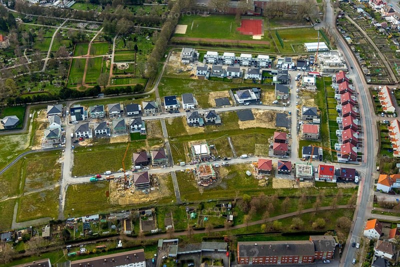 Aerial view, housing estate development area Auf dem Beisenkamp, Eschenallee, sports field Beisenkamp, Hamm, Ruhr area, North Rhine-Westphalia, Germany, construction work, construction area, building site, building plots, construction crane, construction project, construction site, DE, home, single-family houses, development, Europe, property tax, real estate, capacity requirements, aerial view, aerial photography, aerial photography, new build, terraced houses, overview, bird's-eye view, housing estate, housing and living, residential area, residential buildings, residential quality, residential neighbourhood, housing estate, birds-eyes view, overview