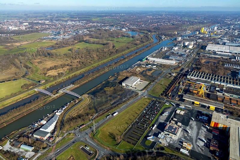 Aerial view, industrial area harbour Hamm between Hugo Schneider GmbH and Lanfer, Datteln-Hamm canal, river Lippe, Lippepark, bridge building in Lippepark, Hamm, Ruhr area, North Rhine-Westphalia, Germany, bridge, DE, Europe, river, river course, commercial area, commercial park, commercial use, industrial plants, industrial area, industrial site, canal, Lippe bridge, aerial view, aerial photography, aerial photography, production plants, production halls, overview, bird's eye view, birds-eyes view, overview