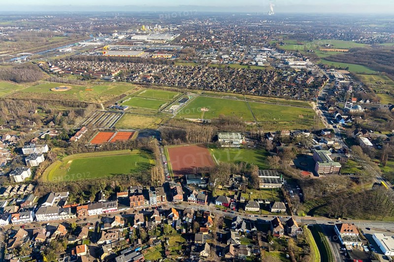 Aerial view, Glück-Auf-Stadion, Lippepark Hamm - Schacht Franz, Herringen, Hamm, Ruhr area, North Rhine-Westphalia, Germany, DE, Dortmunder Straße, Europe, Fritz-Husemann-Straße, Glückauf sports hall, aerial view, aerial photography, aerial photography, overview, bird's-eye view, residential area, birds-eyes view, overview