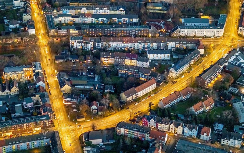 Aerial view, Richard-Wagnerstraße at night, Alleestraße, intersection Grünstraße, EVK, Mitte, Hamm, Ruhr area, North Rhine-Westphalia, Germany, DE, Europe, birds-eyes view, aerial view, aerial photography, aerial photography, overview, overview, bird's eye view, night shot, twilight shot, Hamm at night