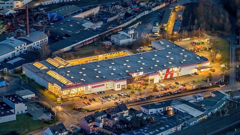 Aerial view, HELLWEG - Die Profi-Baumärkte Hamm, DIY store by night, centre, Hamm, Ruhr area, North Rhine-Westphalia, Germany, DE, Europe, birds-eyes view, aerial view, aerial photography, aerial photography, overview, bird's eye view, night shot, twilight shot, Hamm by night