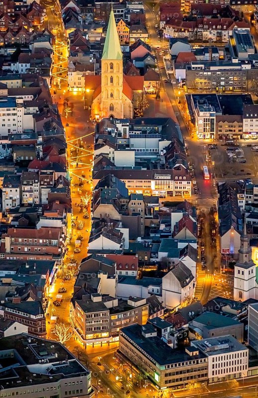 Aerial view, night shot of the pedestrian zone Hamm, Weststraße, Pauluskirche, Widumstraße, Westentor, centre, Hamm, Ruhr area, North Rhine-Westphalia, Germany, DE, Europe, birds-eyes view, aerial view, aerial photography, aerial photography, overview, overview, bird's eye view, night shot, twilight shot, Hamm at night