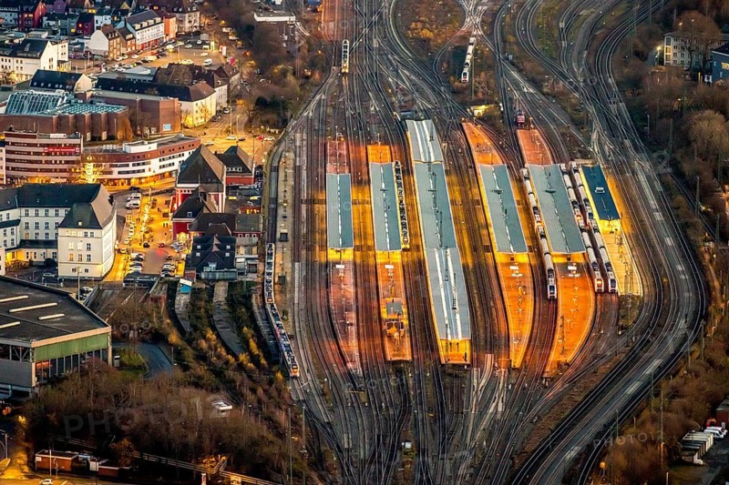 Aerial view, platforms Hamm main station, twilight shot, night shot, station forecourt, ICE line, Bockum-Hövel, Hamm, Ruhr area, North Rhine-Westphalia, Germany, DE, Europe, birds-eyes view, aerial view, aerial photography, aerial photography, overview, bird's eye view, twilight shot, Hamm at night