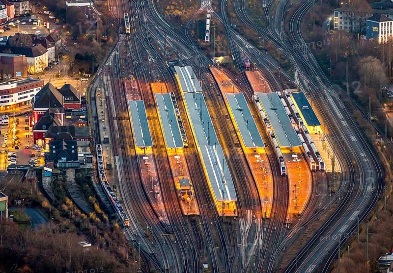 Aerial view, platforms Hamm main station, twilight shot, night shot, station forecourt, ICE line, Bockum-Hövel, Hamm, Ruhr area, North Rhine-Westphalia, Germany, DE, Europe, birds-eyes view, aerial view, aerial photography, aerial photography, overview, bird's eye view, twilight shot, Hamm at night