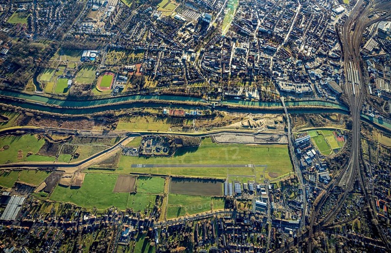 Aerial photo, Hamm-Lippewiesen airfield, Lippe reconstruction, Hamm on the water, Datteln-Hamm canal, canal edge, Heessen, Hamm, Ruhr area, North Rhine-Westphalia, Germany, DE, Europe, birds-eyes view, aerial photo, aerial photography, aerial photography, overview, overview, bird's eye view, LSC-Hamm, Luftsportclub Hamm e.V., EDLH, Kläranlage Lippeverband, runway, runway, general aviation, general aviation, special landing strip