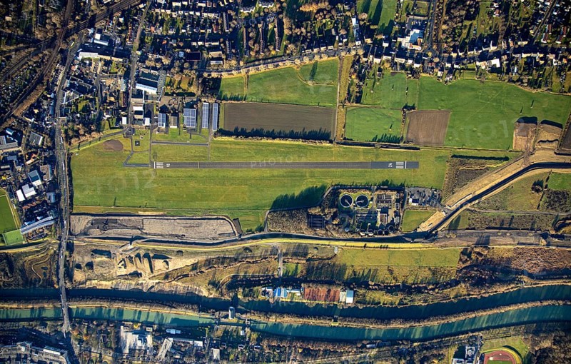 Aerial photo, Hamm-Lippewiesen airfield, Lippe reconstruction, Hamm on the water, Datteln-Hamm canal, canal edge, Heessen, Hamm, Ruhr area, North Rhine-Westphalia, Germany, DE, Europe, birds-eyes view, aerial photo, aerial photography, aerial photography, overview, overview, bird's eye view, LSC-Hamm, Luftsportclub Hamm e.V., EDLH, Kläranlage Lippeverband, runway, runway, general aviation, general aviation, special landing strip