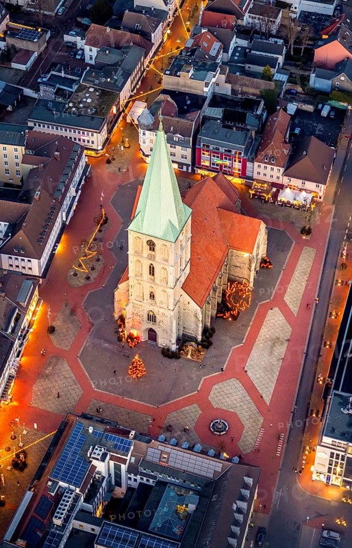 Aerial view, city centre Hamm, Pauluskirche, market place without Christmas market, centre, Hamm, Ruhr area, North Rhine-Westphalia, Germany, DE, Europe, birds-eyes view, aerial view, aerial photography, aerial photography, overview, bird's eye view, night view, twilight shot, Hamm at night