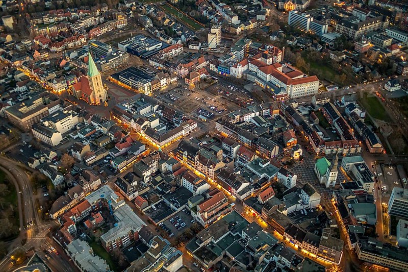 Aerial view, city centre Hamm, Pauluskirche, market place without Christmas market, Marien-Hospital, Santa-Monica-Platz, car park, Weststraße, Mitte, Hamm, Ruhr area, North Rhine-Westphalia, Germany, DE, Europe, birds-eyes view, aerial view, aerial photography, aerial photography, overview, bird's eye view, night view, twilight view, Hamm at night