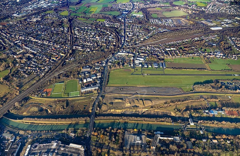 Aerial photo, Hamm-Lippewiesen airfield, Lippe reconstruction, Hamm on the water, Datteln-Hamm canal, canal edge, Heessen, Hamm, Ruhr area, North Rhine-Westphalia, Germany, DE, Europe, birds-eyes view, aerial photo, aerial photography, aerial photography, overview, overview, bird's eye view, LSC-Hamm, Luftsportclub Hamm e.V., EDLH, Kläranlage Lippeverband, runway, runway, general aviation, general aviation, special landing strip