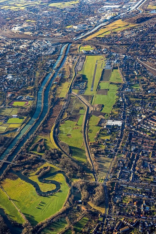 Aerial photo, Hamm-Lippewiesen airfield, Lippe reconstruction, Hamm on the water, Datteln-Hamm canal, canal edge, Heessen, Hamm, Ruhr area, North Rhine-Westphalia, Germany, DE, Europe, birds-eyes view, aerial photo, aerial photography, aerial photography, overview, overview, bird's eye view, LSC-Hamm, Luftsportclub Hamm e.V., EDLH, Kläranlage Lippeverband, runway, runway, general aviation, general aviation, special landing strip