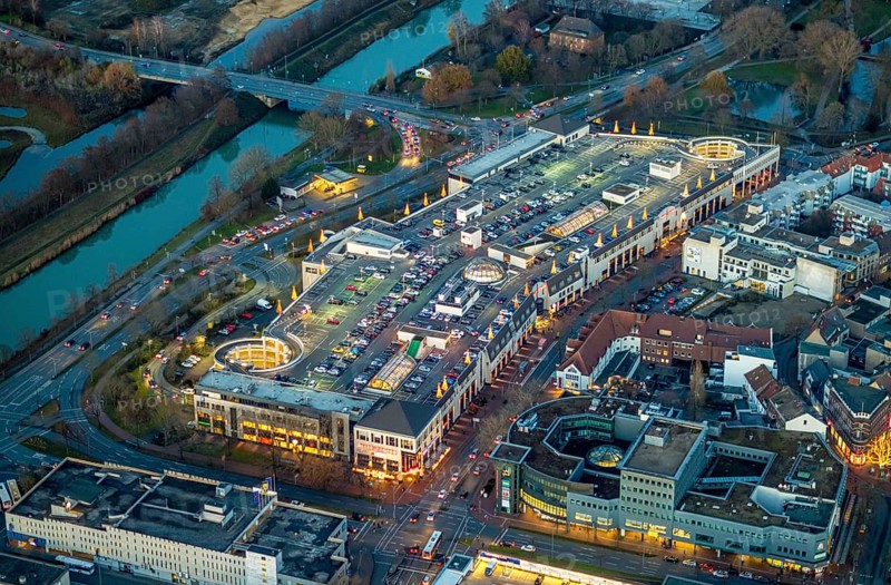 Aerial view, twilight view of Hamm, shopping centre Alleecenter Hamm, ECE, Mitte, Hamm, Ruhr area, North Rhine-Westphalia, Germany, DE, Europe, birds-eyes view, aerial view, aerial photography, aerial photography, overview, bird's eye view, night view, twilight view, Hamm at night