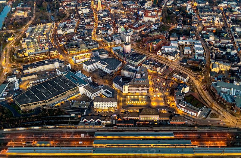 Aerial view, overview of Hamm at night, technical town hall, station forecourt, Alleecenter ECE, Luther church in the Luther quarter, Bockum-Hövel, Hamm, Ruhr area, North Rhine-Westphalia, Germany, DE, Europe, birds-eyes view, aerial view, aerial photography, aerial photography, overview, bird's eye view, night view, twilight shot, Hamm at night