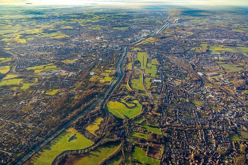 Aerial photo, Hamm-Lippewiesen airfield, Lippe reconstruction, Hamm on the water, Datteln-Hamm canal, canal edge, Heessen, Hamm, Ruhr area, North Rhine-Westphalia, Germany, DE, Europe, birds-eyes view, aerial photo, aerial photography, aerial photography, overview, overview, bird's eye view, LSC-Hamm, Luftsportclub Hamm e.V., EDLH, Kläranlage Lippeverband, runway, runway, general aviation, general aviation, special landing strip