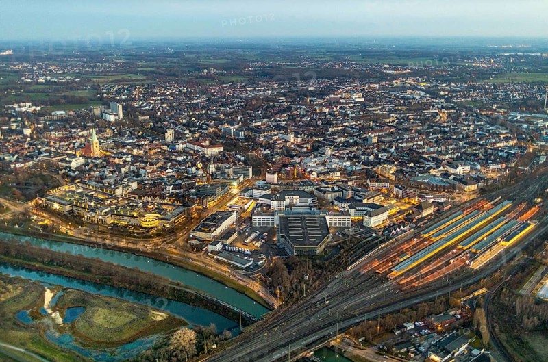 Aerial view, overview of Hamm at night, technical town hall, station forecourt, Alleecenter ECE, Luther church in the Luther quarter, Bockum-Hövel, Hamm, Ruhr area, North Rhine-Westphalia, Germany, DE, Europe, birds-eyes view, aerial view, aerial photography, aerial photography, overview, bird's eye view, night view, twilight shot, Hamm at night