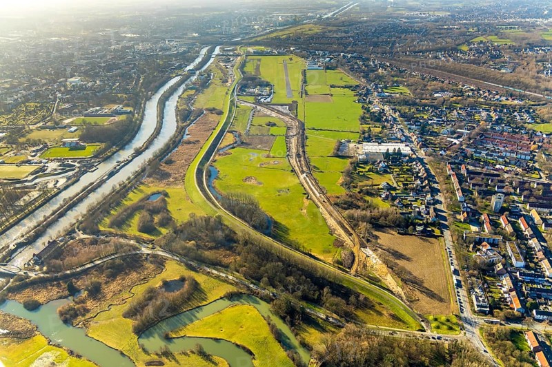 Aerial photo, Lippewiesen, reconstruction of Lippe meadows between Hamm-Lippewiesen airfield and Lippe, EDLH, runway extension in the approach area of runway 24 and runway 06, Heessen, Hamm, Ruhr area, North Rhine-Westphalia, Germany, DEU, Europe, birds-eyes view, aerial photo, aerial photography, aerial photography, overview, overview, bird's eye view, Lippe, Lippe dam, dam relocation, extension of Hamm airfield runway, special airfield