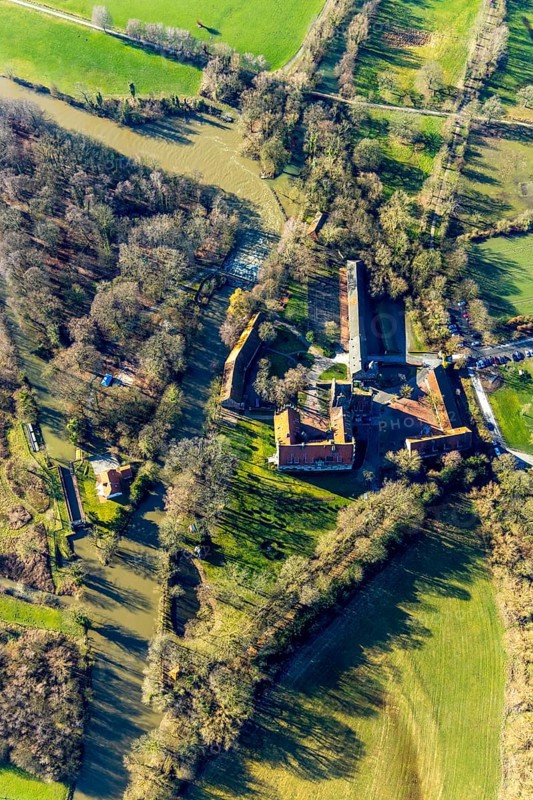 Aerial view, Schloss Heessen public school and boarding school, Hamm, Ruhr area, North Rhine-Westphalia, Germany, DE, Europe, aerial view, aerial photography, aerial photography, park, castle, castle garden, Schlossstraße, overview, bird's-eye view, woodland, birds-eyes view, overview