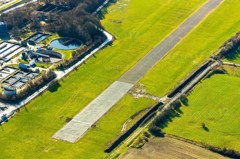 Aerial photo, Lippewiesen, reconstruction of Lippe meadows between Hamm-Lippewiesen airfield and Lippe, EDLH, runway extension in the approach area of runway 24 and runway 06, Heessen, Hamm, Ruhr area, North Rhine-Westphalia, Germany, DEU, Europe, birds-eyes view, aerial photo, aerial photography, aerial photography, overview, overview, bird's eye view, Lippe, Lippe dam, dam relocation, extension of Hamm airfield runway, special airfield