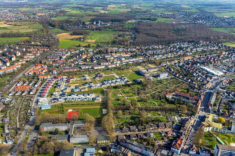 Aerial view, housing estate development area Auf dem Beisenkamp, Eschenallee, Beisenkamp Gymnasium Hamm, sports field Beisenkamp, Hamm, Ruhr area, North Rhine-Westphalia, Germany, construction work, construction area, building site, building plots, construction crane, construction project, construction site, burial site, education, educational institution, DE, home, single-family houses, development, Europe, cemetery, memorial site, Gottesacker, property tax, graves, burial ground, grammar school, real estate, capacity requirements, teaching institute, aerial photograph, aerial photography, aerial photography, new build, terraced houses, resting place, school, south cemetery, overview, bird's-eye view, residential complex, living and life, residential area, residential buildings, residential quality, residential neighbourhood, housing estate, birds-eyes view, overview