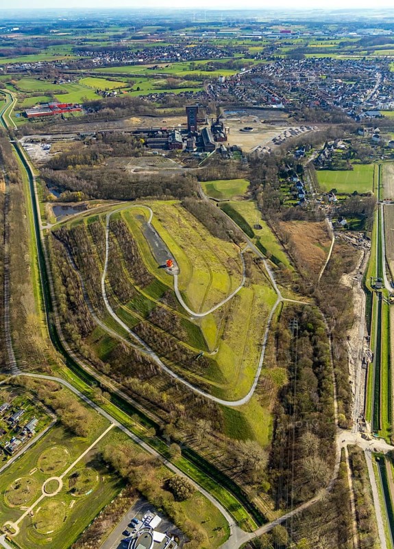 Aerial view, Kissinger Höhe 2, spoil tip, former Ost Heinrich Robert mine, Hamm, Ruhr area, North Rhine-Westphalia, Germany, spoil tip, viewing platform, barefoot path Lippepark, DE, Europe, distant view, spoil tip, Humpert spoil tip, spoil tip landscape, spoil tip sign, aerial photograph, aerial photography, aerial photography, park, tower, overview, bird's-eye view, forest area, birds-eyes view, former Ost mine, overview