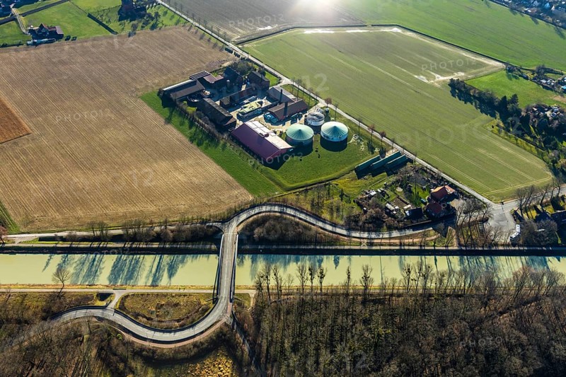 Aerial view, pig fattening farm Rörig KG, bridge Alter Uentroper Weg, Redoute 22, Datteln-Hamm canal, Haaren, Hamm, Ruhr area, North Rhine-Westphalia, Germany, bridge, DE, Europe, agriculture, farm, aerial view, aerial photography, aerial photography, pig fattening, overview, environmental pollution, bird's eye view, meadows and fields, birds-eyes view, overview