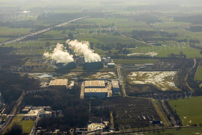 Aerial view, Trianel Gaskraftwerk Hamm GmbH & Co. KG, planned nature reserve between Trianel and Dupont, Uentrop, Hamm, Ruhr area, North Rhine-Westphalia, Germany, DE, steam turbine power plant, steam cloud, Deutsche Post DHL - Mech ZB Hamm, energy, energy supplier, energy industry, Europe, distant view, gas turbine power plant, commercial area, commercial use, industrial facilities, industrial area, industrial site, logistics, logistics service, logistics provider, logistics centre, aerial view, aerial photography, aerial photography, smoke cloud, Reiling Kunststoff Recycling GmbH, electricity, electricity supplier, Trianelstraße, overview, bird's eye view, birds-eyes view, mechanised delivery base, overview