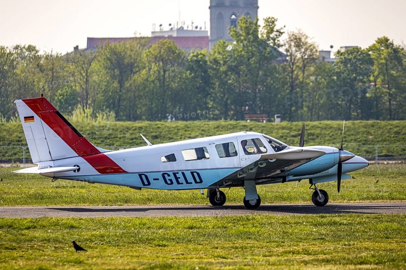 Aerial view, twin-engine aircraft with the registration D-GELD, Hamm-Lippewiesen airfield EDLH, runway markings, Lippe river, Lippe conversion, Hamm, Ruhr area, North Rhine-Westphalia, Germany, Europe, birds-eyes view, aerial photograph, aerial photography, aerial photography, overview, bird's eye view