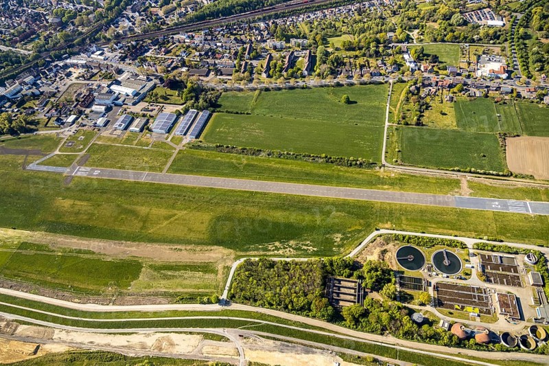 Aerial photo, Hamm-Lippewiesen airfield EDLH, runway markings, Lippe reconstruction, Lippe river, Hamm, Ruhr area, North Rhine-Westphalia, Germany, Düsseldorf, DE, Europe, birds-eyes view, aerial photograph, aerial photography, aerial photography, overview, bird's eye view