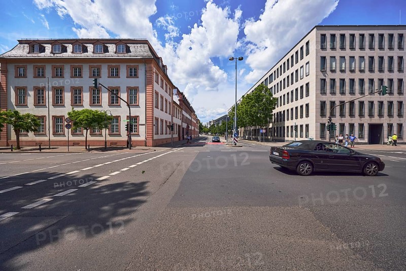 Mainz State Museum, Cultural History Museum, Ministry of Climate Protection, Environment, Energy and Mobility, Ministry of the Environment, Marstall, historic building, Baroque style, modern architecture, lantern, traffic light crossing, street, traffic area, car, vehicle, pedestrian as a secondary motif, blue sky, cumulus clouds, Große Bleiche, Bauhofstraße and Flachsmarktstraße intersection, Mainz, state capital, district-free city, Rhineland-Palatinate, Germany