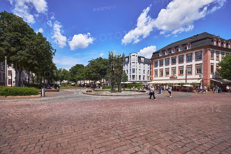 Cafe Extrablatt, carnival fountain, fountain with bronze sculptures, general architecture, building, paving stone square, outdoor area, café, pedestrians as a secondary motif, trees, blue sky, cumulus clouds, Schillerplatz square, Mainz, state capital, district-free city, Rhineland-Palatinate, Germany