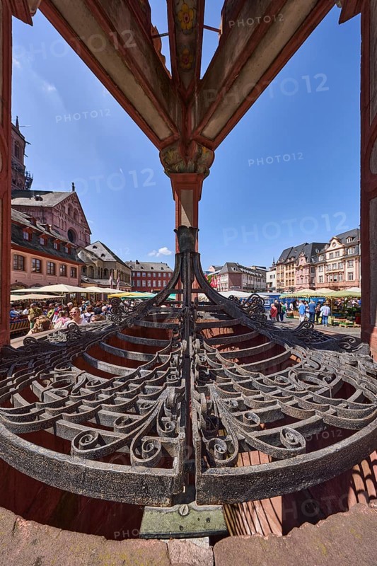 Market fountain, fountain, renaissance style, wrought iron, decorations, general architecture, historic buildings, details, blue sky, square market, Mainz, state capital, district-free city, Rhineland-Palatinate, Germany