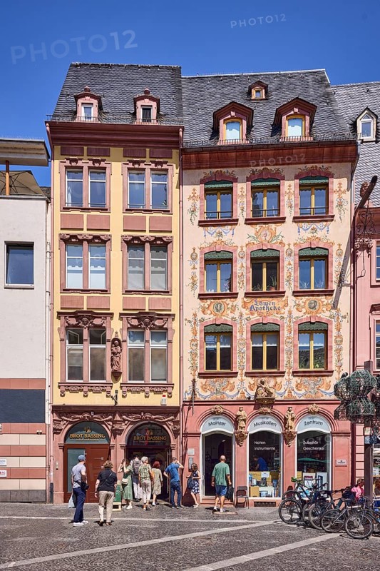 Bakery Brot Bassing, music shop, reconstructed historic buildings, façade painting, windows, dormers, bicycles, queue, blue sky, cloudless, market square, Mainz, state capital, district-free city, Rhineland-Palatinate, Germany