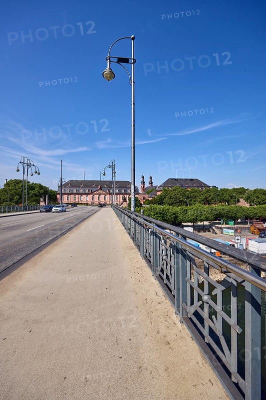 Car bridge and footbridge, Rhine river, bridge railings, sidewalk, lantern, street, lanes, cars, historic buildings, sales vehicle, blue sky, cirrostratus clouds, Theodor Heuss bridge, Mainz, state capital, district-free city, Rhineland-Palatinate, Germany