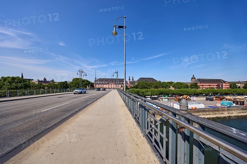Car bridge and footbridge, Rhine river, bridge railings, sidewalk, lantern, street, lanes, cars, historic buildings, sales vehicle, blue sky, cirrostratus clouds, Theodor Heuss bridge, Mainz, state capital, district-free city, Rhineland-Palatinate, Germany