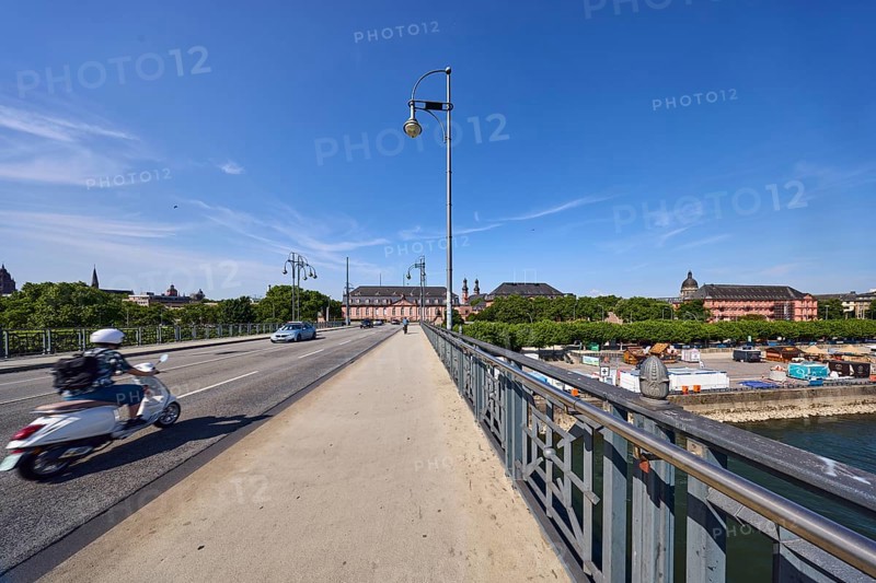Car bridge and footbridge, Rhine river, bridge railing, sidewalk, lantern, road, lanes, cars, scooters, motion blur, historic buildings, blue sky, cirrostratus clouds, Theodor Heuss bridge, Mainz, state capital, district-free city, Rhineland-Palatinate, Germany
