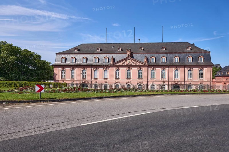 New armoury, state chancellery, historic building, baroque style, trees, lawn, road, lanes, blue sky, cirrostratus clouds, federal road B40, Peter-Altmeier-Allee, Mainz, state capital, district-free city, Rhineland-Palatinate, Germany