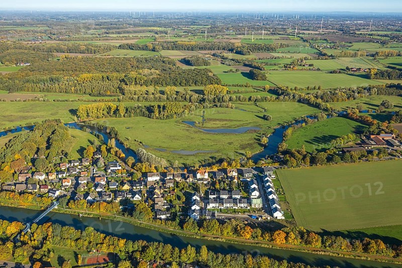 Aerial view, new development area for residential buildings Im Fuchswinkel an der Lippestraße/Friedrichsfeld between Lippe River Meander and Datteln-Hamm Canal, Üntrop, Hamm, Ruhr area, North Rhine-Westphalia, Germany, architecture, construction project, buildings, development, DE, Datteln-Hamm Canal, drone, development, Europe, river, Lippe river, Friedrichsfeld, land, Im Fuchswinkel, real estate, infrastructure, canal, landscape view, Lippestraße, aerial view, aerial photography, aerial photography, new development area, Rhine-Ruhr, settlement, urban planning, urban, topography, overview, bird's eye view, suburb, water, residential building, residential area, residential buildings, living space, birds-eyes view, modern life, overview, urban environment