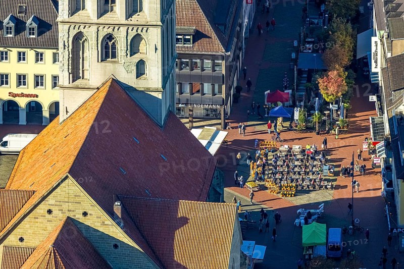 Aerial view, Evangelische Pauluskirche, outdoor catering on the market square with pumpkin sales, Mitte, Hamm, Ruhr area, North Rhine-Westphalia, Germany, place of worship, outdoor catering, DE, Europe, pedestrian zone, gastronomy, religious community, holy place, church, parish, denomination, aerial photo, aerial photography, market square, market stalls, religion, religious place, umbrellas, overview, bird's eye view, weekly market market, birds-eyes view, overview
