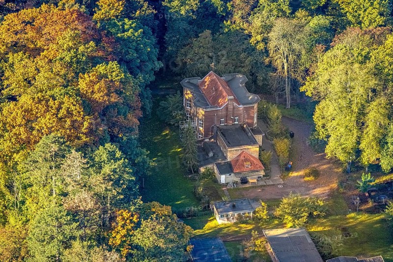 Aerial view, Sylverberg house home in the spa park for refugee youth, villa in autumn forest, former youth hostel, Üntrop, Hamm, Ruhr region, North Rhine-Westphalia, Germany, trees in autumn colors, DE, Europe, autumn, autumn colors, autumn forest colors, aerial photography, aerial photography, overview, bird's eye view, forest in autumn colors, autumn trees, autumn forest, overview
