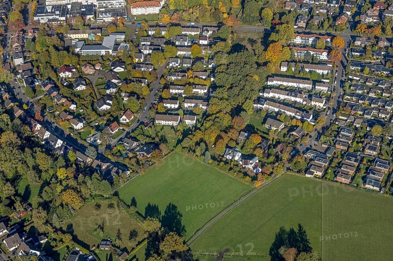 Aerial view, row house residential area Huckenholz, Üntrop, Hamm, Ruhr area, North Rhine-Westphalia, Germany, trees in autumn colors, Europe, property tax, autumn colors, autumn mood, real estate, aerial photography, aerial photography, overview, bird's eye view, residential complex, living and living, residential area, residential area, residential area, residential area, birds-eyes view, autumn trees, overview