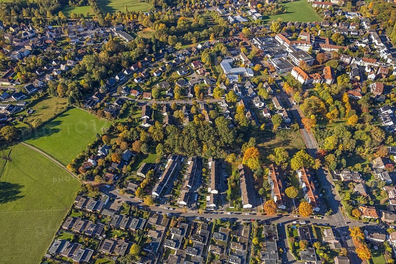 Aerial view, Huckenholz residential area, Johanniter-Kliniken Hamm location Knappenstraße, Üntrop, Hamm, Ruhr area, North Rhine-Westphalia, Germany, authority, trees in autumn colors, DE, Europe, health care, property tax, autumn colors, autumn mood, hospital, clinic, hospital, aerial photo, aerial photography, aerial photography, medical facility, medical assistance, apartment buildings, rental houses, townhouses, overview, bird's eye view, residential complex, housing and living, residential area, residential buildings, quality of living, residential district, residential area, birds-eyes view, autumn trees, overview, medical care