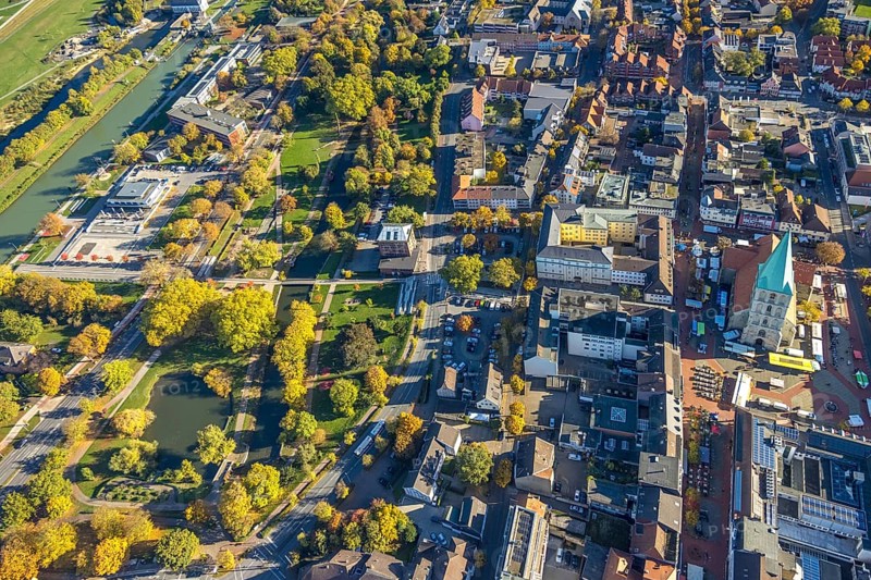 Aerial view, city and evangelical St. Paul's Church and educational center, weekly market market on the market square, Hammonense grammar school and water sports center, Nordringpark with autumn trees, Mitte, Hamm, Ruhr area, North Rhine-Westphalia, Germany, place of worship, education, educational institution, city, DE, Europe, religious community, church, church, religious community, denomination, teaching institute, aerial view, Photography, Aerial Photography, Religion, Religious Place of Worship, School, Sports Center, Overview, Bird's Eye View, birds-eyes View, overview