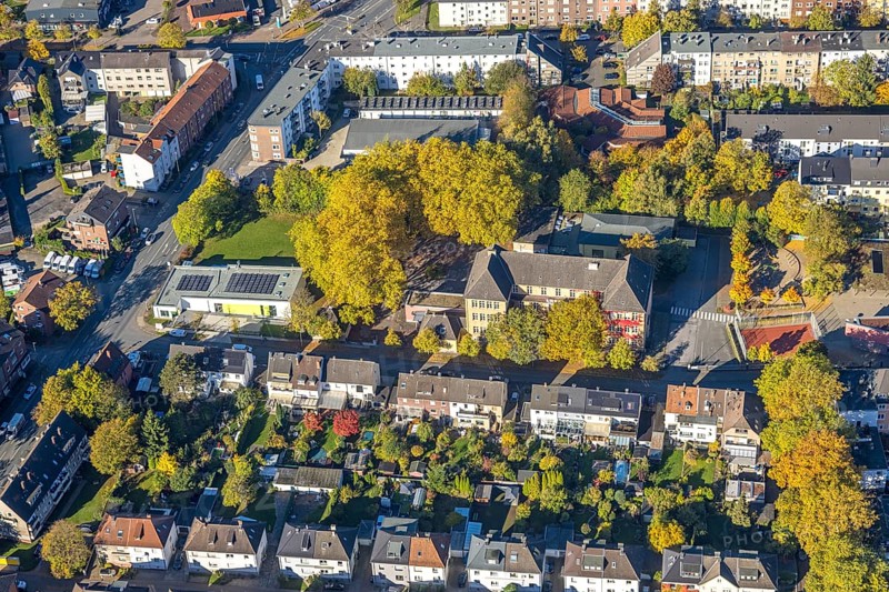 Aerial view, Harkortschule with autumn trees, new teaching pool with solar roof, in the back Kita Kidron, Mitte, Hamm, Ruhr region, North Rhine-Westphalia, Germany, education, educational institution, trees in autumn colors, autumn colors, autumn atmosphere, kindergarten, daycare center, teaching institute, aerial view, aerial photography, aerial photography, new building, school, swimming pool, overview, bird's eye view, birds-eyes view, autumn trees, overview