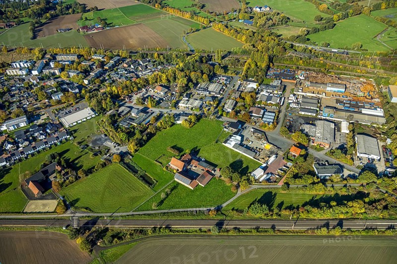 Aerial view, courtyard in a meadow, Gerhard Schnübbe farm, Baumhofstraße, Pelcum district, Hamm, Ruhr area, North Rhine-Westphalia, Germany, railway tracks, DE, Europe, farm, aerial photography, aerial photography, solar roof, overview, birds-eyes view, agricultural fields, overview