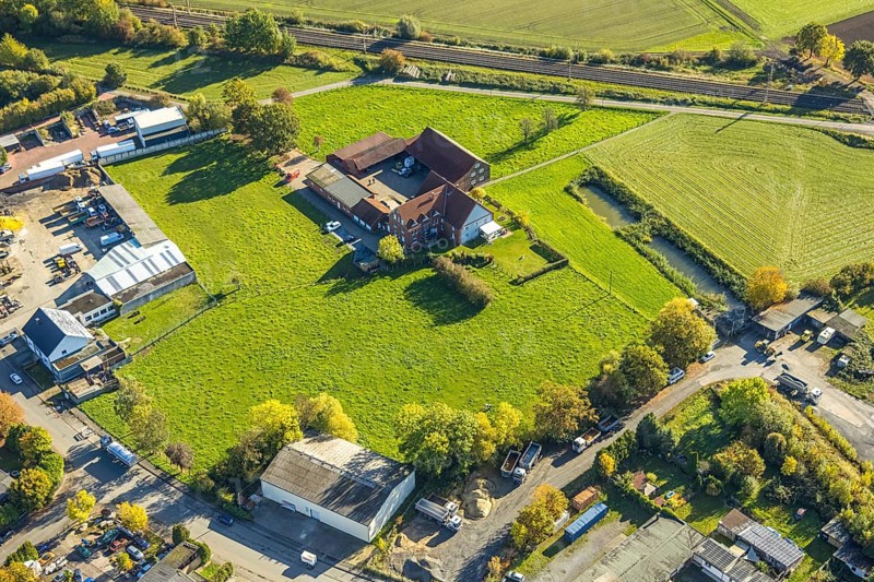 Aerial view, courtyard in a meadow, Gerhard Schnübbe farm, Baumhofstraße, Pelcum district, Hamm, Ruhr area, North Rhine-Westphalia, Germany, railway tracks, DE, Europe, farm, aerial photography, aerial photography, overview, birds-eyes view, agricultural fields, overview