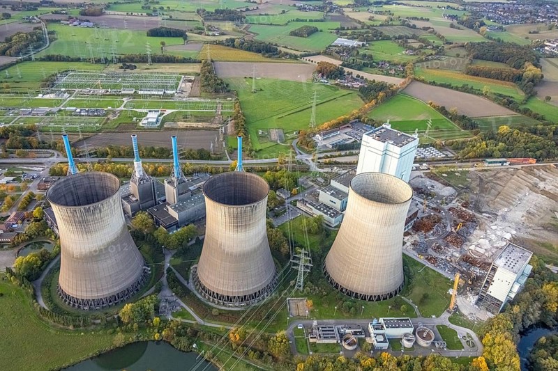 Aerial view, RWE Generation SE Gersteinwerk power plant, after blowing up the chimney, Stockum, Werne, Ruhr region, North Rhine-Westphalia, Germany, construction area, building plot, construction project, construction project, construction site, DE, Europe, Hamm, power plant, Gersteinwerk power plant, cooling tower, aerial photography, aerial photography, chimney, blast, overview, bird's eye view, landmark, Birds-eyes view, overview