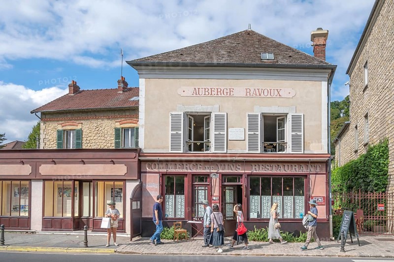 The historic Auberge Ravoux (also Maison de Van Gogh) in traditional construction with the inscription Auberge Ravoux and Commerce de Vins Restaurant on the ground floor, known as the last place of residence of painter Vincent van Gogh, in Auvers-sur-Oise, Val-d'Oise region, Ile-de-France, France