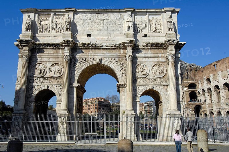 Protected Arch of Constantine with marble reliefs marble reliefs relief made of marble with scenes from Schalcht on the Milvian Milvian Bridge, part of the Colosseum in the background on the right, Parco Archeologico del Colosseo, Archaeological Park at the Colosseum, Rome, Lazio, Italy