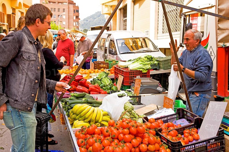 Weekly market, seller, customer, communication, payment, Calpe, Valencia, Costa Blanca, Spain