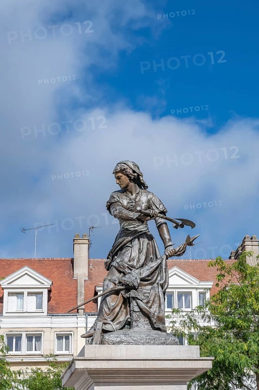 The bronze statue of Jeanne Hachette on the square of the same name in Beauvais commemorates the heroine who heroically supported the defense of the city during the siege of Beauvais by Burgundian troops in 1472. The statue was created in 1851 by sculptor Gabriel-Vital Dubray (Vital Gabriel Dubray) and depicts Hachette with a halberd and a broken flag, in Beauvais, department of Oise (60), Hauts-de-France region, France